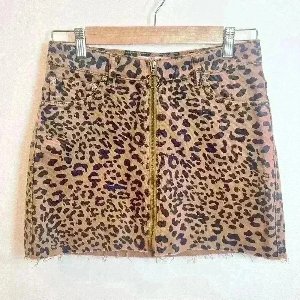 Free People We The Free Women's Zip It Up Leopard Printed Miniskirt Size 26 R - Picture 3 of 16